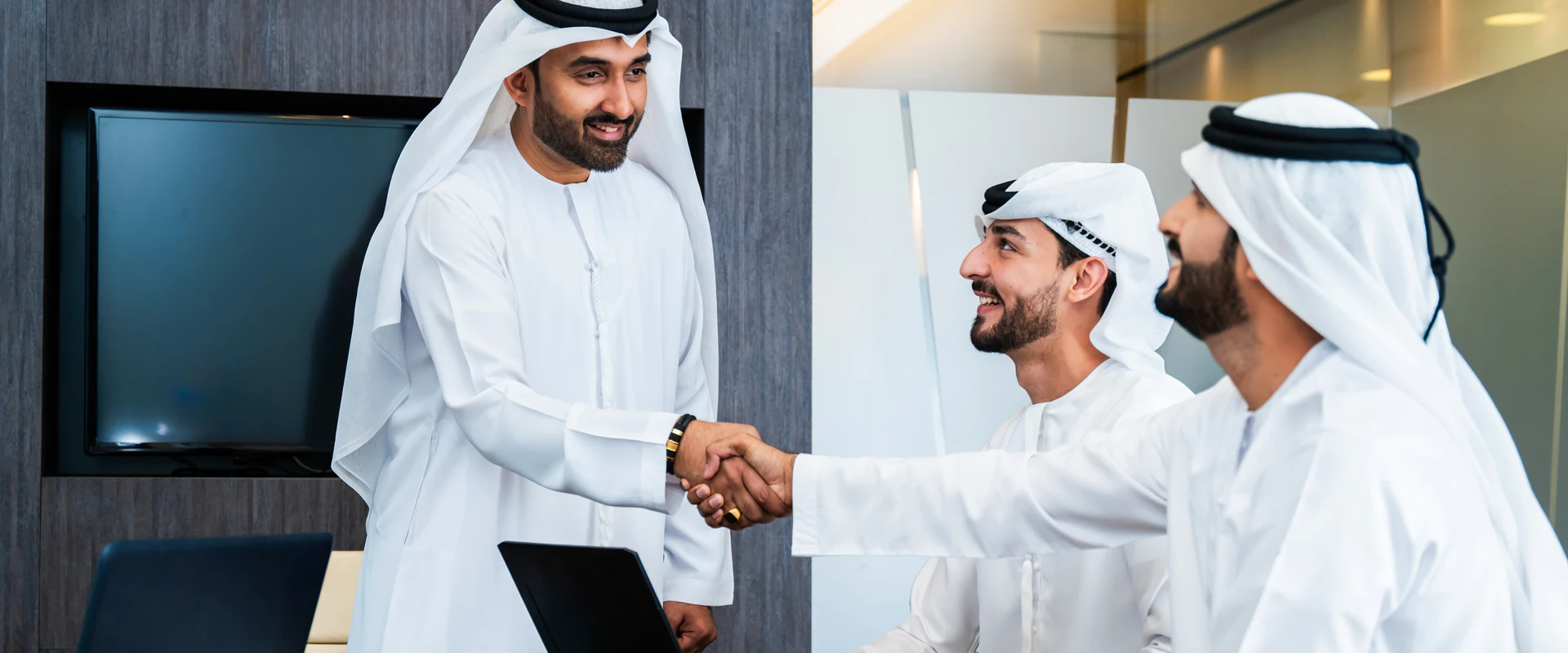 موظفو مجموعة سديرة أثناء العمل